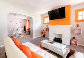 La Naranja Retreat - Cozy Duplex Near Downtown - Parking, Wifi & Self Check In, Cleveland